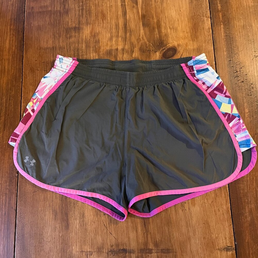 Grey & Pink Patterned Under Armour Athletic Shorts | Size Medium